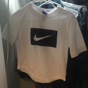 nike short top